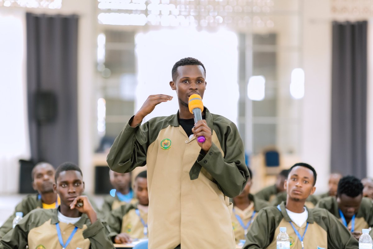 RwandaYouthArts's tweet photo. @XandrineUmutoni MoS @XandrineUmutoni: Nimusubira mu miryango yanyu, muzasangize abatarabashije kwitabira iri Torero ubumenyi mwahakuye, abaturutse mu mahanga muzabakumbuze u Rwanda ndetse mubaratire ibyiza byarwo. #ItoreroUrungano. https://t.co/vf3yfonooG