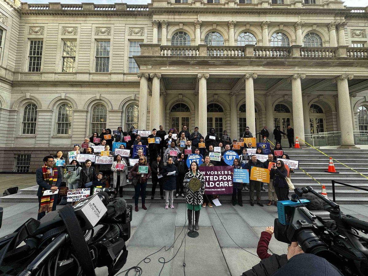 We’re at City Hall with fellow advocates to save @NYCSchools programs from budget cuts. Between expiring federal stimulus $$, one-year city funding that runs out in June, and @NYCMayor’s $700M cut to NYCPS in the proposed budget, a LOT is on the chopping block 🧵