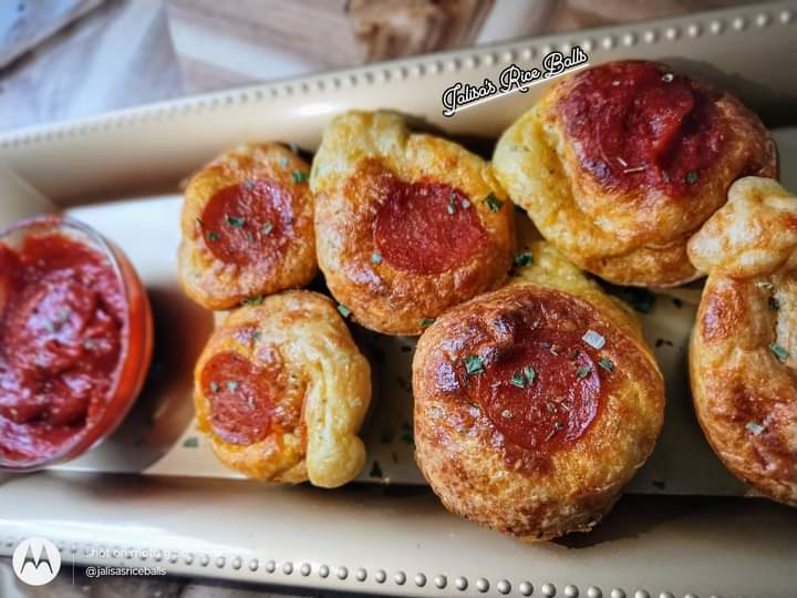 YoniExpress's tweet photo. Pepperoni Puffs From Scratch 🤤#blacktwitter #blackownedbusiness #businessowner #bbtvi #RoyalAnnouncement https://t.co/XLVGZrdZkk