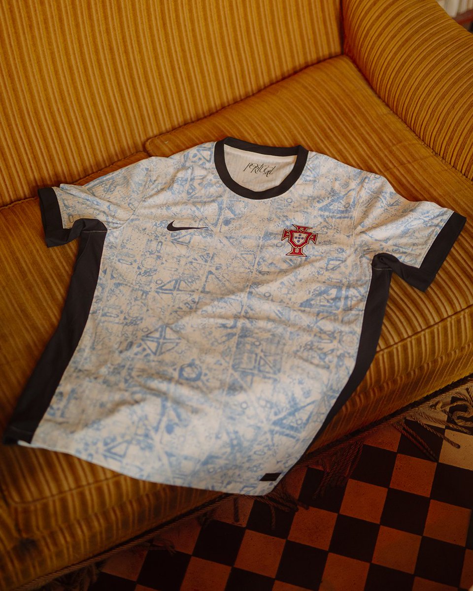 selecaoportugal's tweet photo. Tradicionalmente Português. ®️💠 #PartilhaAPaixão

👕 Descobre os novos equipamentos em https://t.co/ikBvVapq65 e regista-te no Portugal+ para ter acesso exclusivo a partir de 21 de Março. https://t.co/jvvbI5tHQg
