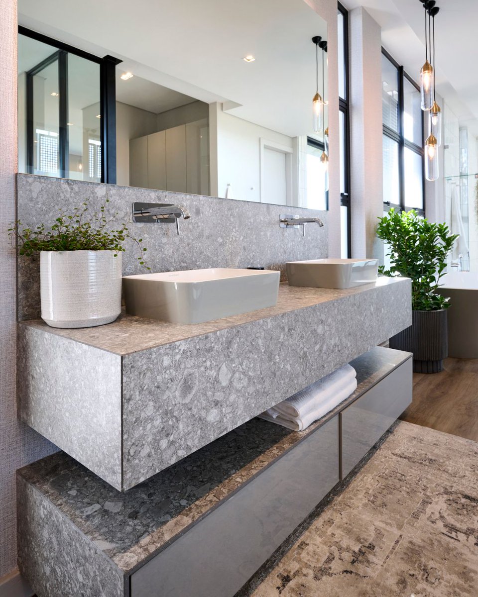 InterslabZA's tweet image. Now, let's get creative! Imagine a bathroom that isn't just a utilitarian space; it's an opportunity for your quirkiest ideas and daily inspirations to thrive with #InfinitySurfaces #MilanStone: bit.ly/MilanStone #interslab #bathroomdesign #bathroomvanity #bathroomideas