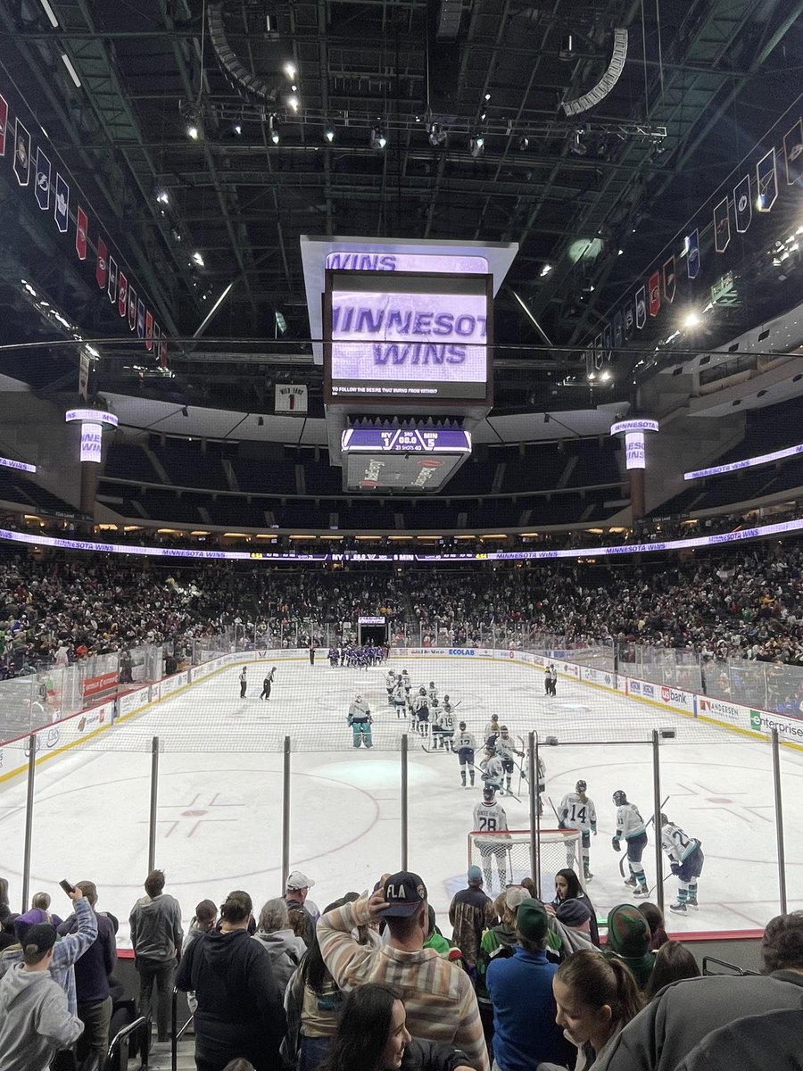 DynamicsCatDad's tweet image. Gotta support the team 🏒