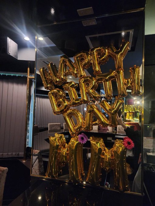 お店ではさよならELM(えび、ラウンジ、もちゃん)と 本日18日バースデーのみおちゃんと23(24ﾘｱﾊﾞ)のももちゃんのバースデーやってますよ✨🍾 待ってます！ https://t.co/gqlzW