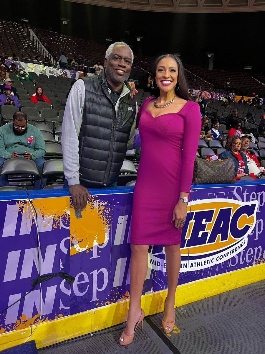 Christy51WScott's tweet image. Loved seeing 2X @NBA Champion, &amp;amp; @Hoophall Hof’r, Bobby Dandridge at the scope in Norfolk, VA Sat.! 

He was there to support his alma mater, @NorfolkStateWBB ! 🤗🫶🏽

Great seeing you Bobby D!  👋🏽 😃😊

#DCFamily #ForTheDistrict @WashWizards @MonSportsNet en.wikipedia.org/wiki/Bob_Dandr…