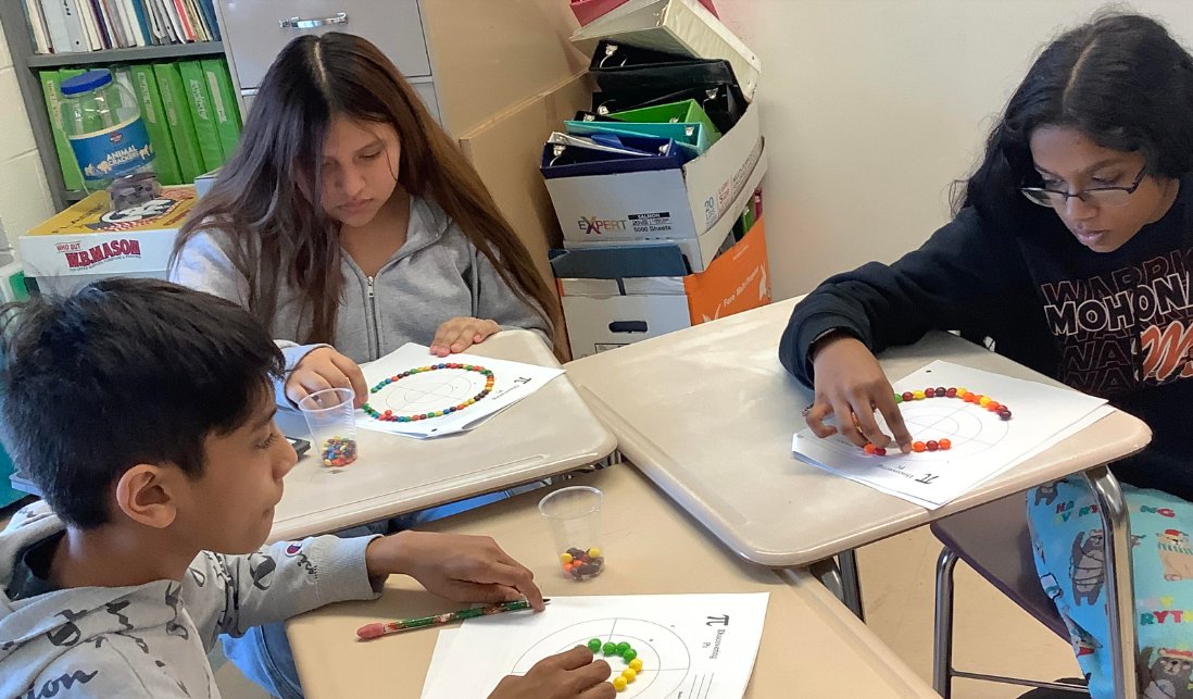 Ms. Nickloy's class celebrated Pi Day with a fun activity called, "Discovering Pi"!  💡#MohonProud <a href="/MohonCSD/">MohonCSD</a>