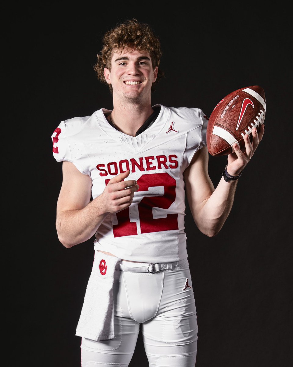 OU_Football's tweet photo. Happy birthday @BrendanZurbrugg! 

#OUDNA https://t.co/HDLIq8v9bf