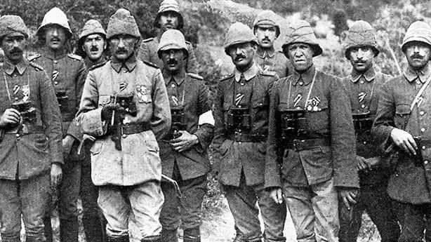 Bazı şeyleri geçemezsiniz... Çanakkale gibi.. 
Gazi Mustafa Kemal ATATÜRK gibi..

Çanakkale Zaferimizin 109. Yılı Kutlu Olsun. 🇹🇷
Başta Gazi Mustafa Kemal ATATÜRK olmak üzere, tüm şehitlerimizin ruhları şad olsun 
Anılarına Rahmet ve saygıyla. 🙏🇹🇷

#ÇanakkaleGeçilmez