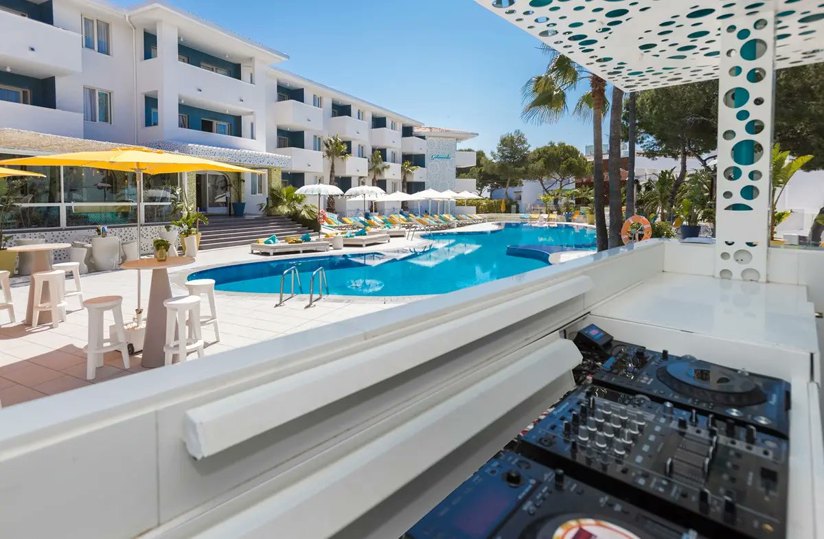Magaluf, Majorca from £217pp

bit.ly/4ch6S5t