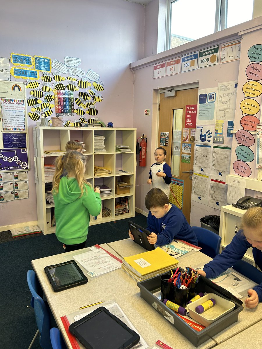 PCPZebras's tweet image. We have started our new maths unit ‘measurement’ we had a go at measuring things in metres. #pcpmaths