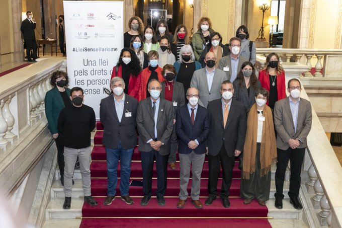 ArrelsFundacio's tweet photo. Fa 2 anys que @ArrelsFundacio,@CaritasCataluny,@santegidio_ESi, @SJD_SS_Bcn i @CentreAssis  juntament amb un equip acadèmic, vam presentar al@parlamentcat una proposta de llei per fer front al sensellarisme de manera urgent. https://t.co/7dElIE5ls4