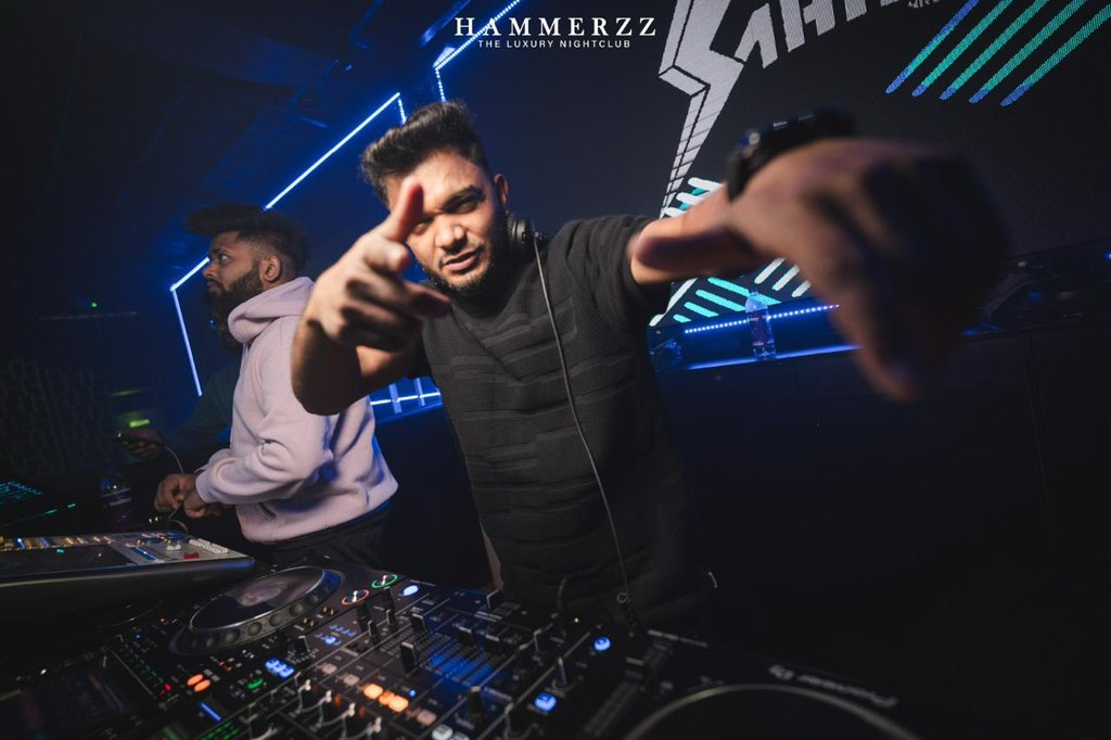 djsahilnrg's tweet photo. Jump-into the weekend ⚡️
#djsahilnrg
📸: @_melchy_p.h.y
#luxury #mixtape #desidisco #goanightlife #partytime #luxurylifestyle #groove #comercial #nightlife #lifestyle #housemusic #goa #mixtapewednesdays #djsahil #club #music #djlife #dj #liesure #clubbing #nightout https://t.co/TmULholf2P