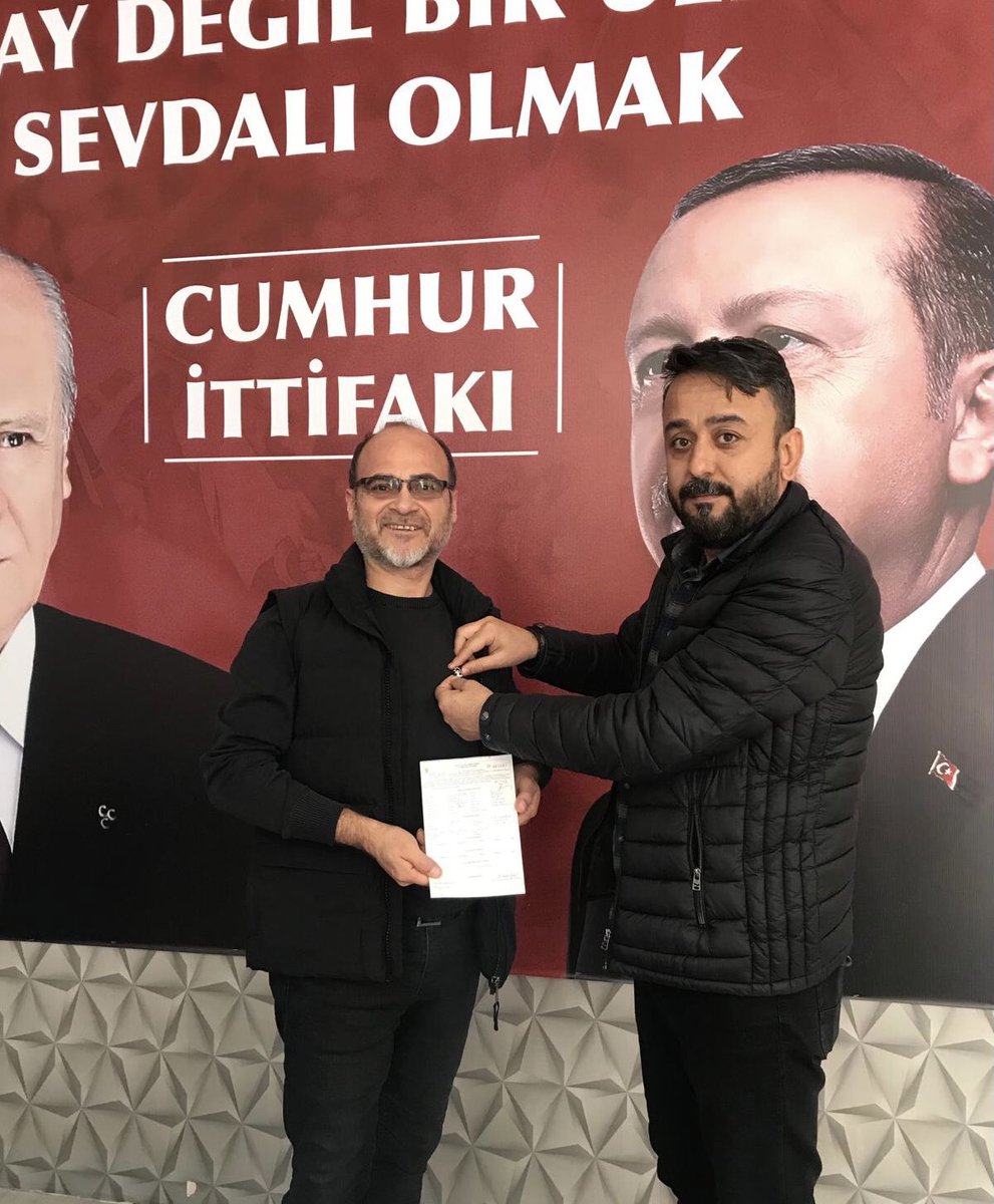 AK Parti ailemize yeni üyeler kazandırmaya devam ediyoruz. Gökhan Bey'in üyeliği hayırlı olsun. Ailemize hoş geldiniz. #HazırızKararlıyız #MerkezefendiBizeEmanet #GerçekBelediyecilik