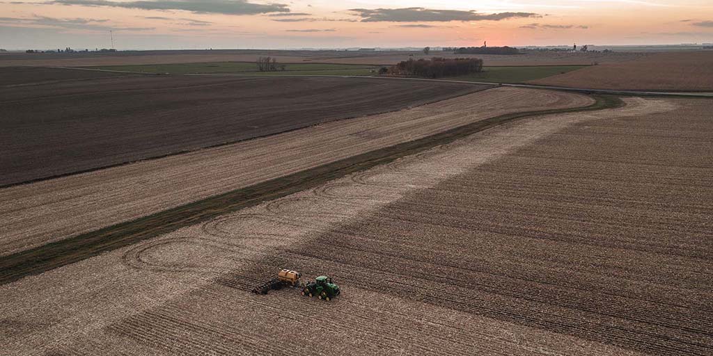 USDA_NRCS's tweet photo. Guided by his faith and a commitment to leaving the land better for the next generation, Shawn Feikema has transformed how he manages his Minnesota farm. https://t.co/hMa1QmYdVI #soilhealth https://t.co/3mRzbnBBJ0