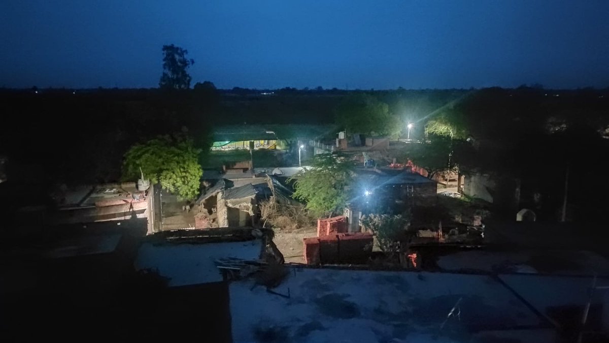 mopr_goi's tweet photo. #उत्तरप्रदेश के #उन्नाव जिले के #बिछिया ब्लॉक की #दुवा ग्राम पंचायत को सरकार के विकास कार्यों के बेहतर योजना प्रबंधन और आधुनिक सुविधाओं की उपलब्धता से लोगों के जीवन में सकारात्मक बदलाव सहित अन्य उपलब्धियों के लिए मुख्यमंत्री पंचायत प्रोत्साहन पुरस्कार से पुरस्कृत किया गया है। https://t.co/AcyzkFEPXh