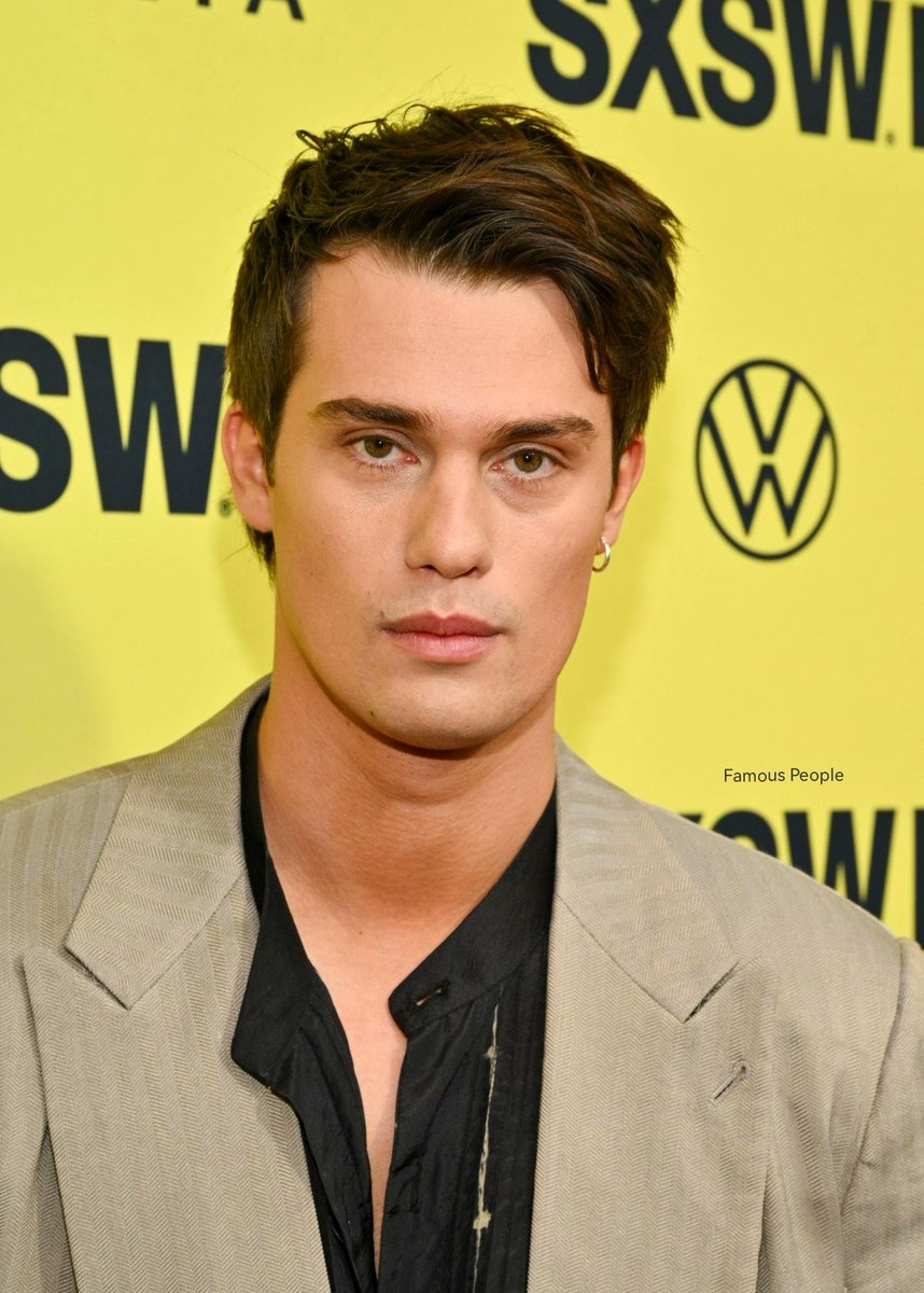 AdorerGalitzine's tweet photo. Nicholas Galitzine looks handsome at the #SXSW24 https://t.co/3Neq7ZD3AK