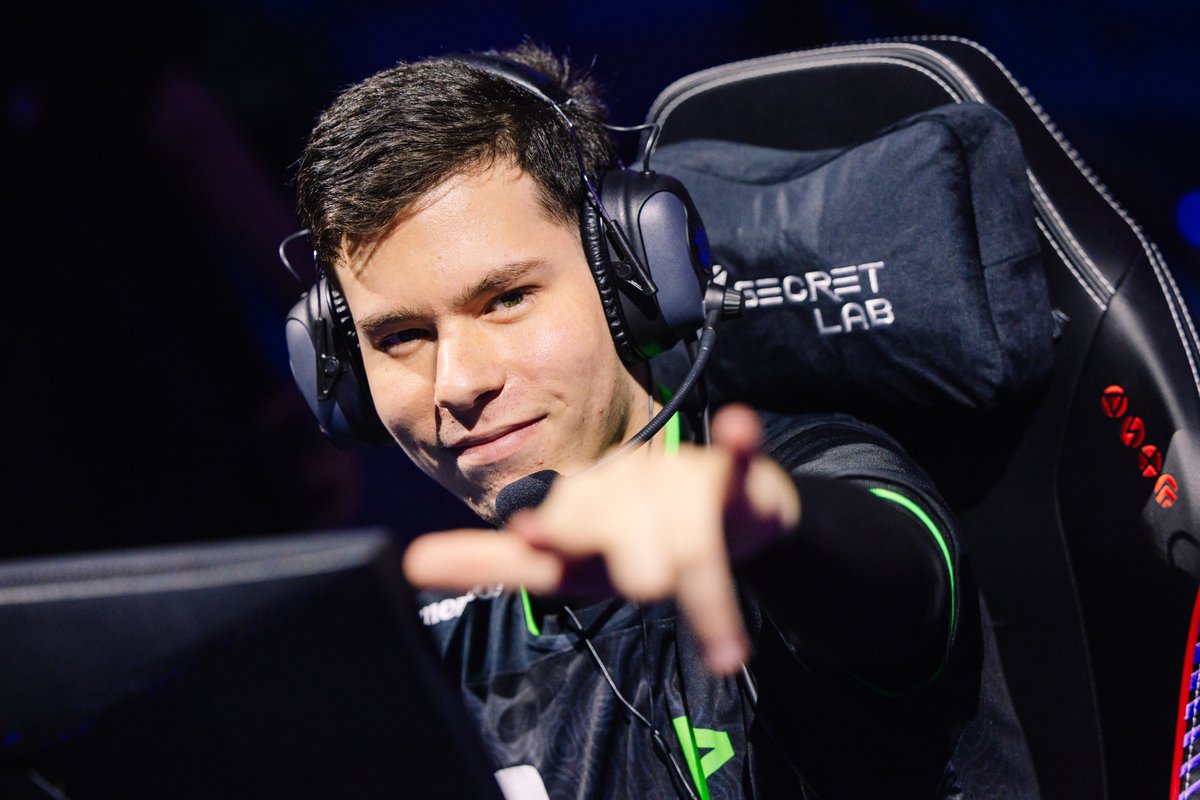 LOUDgg's tweet image. 12h vc tem um date marcado com ele 👇