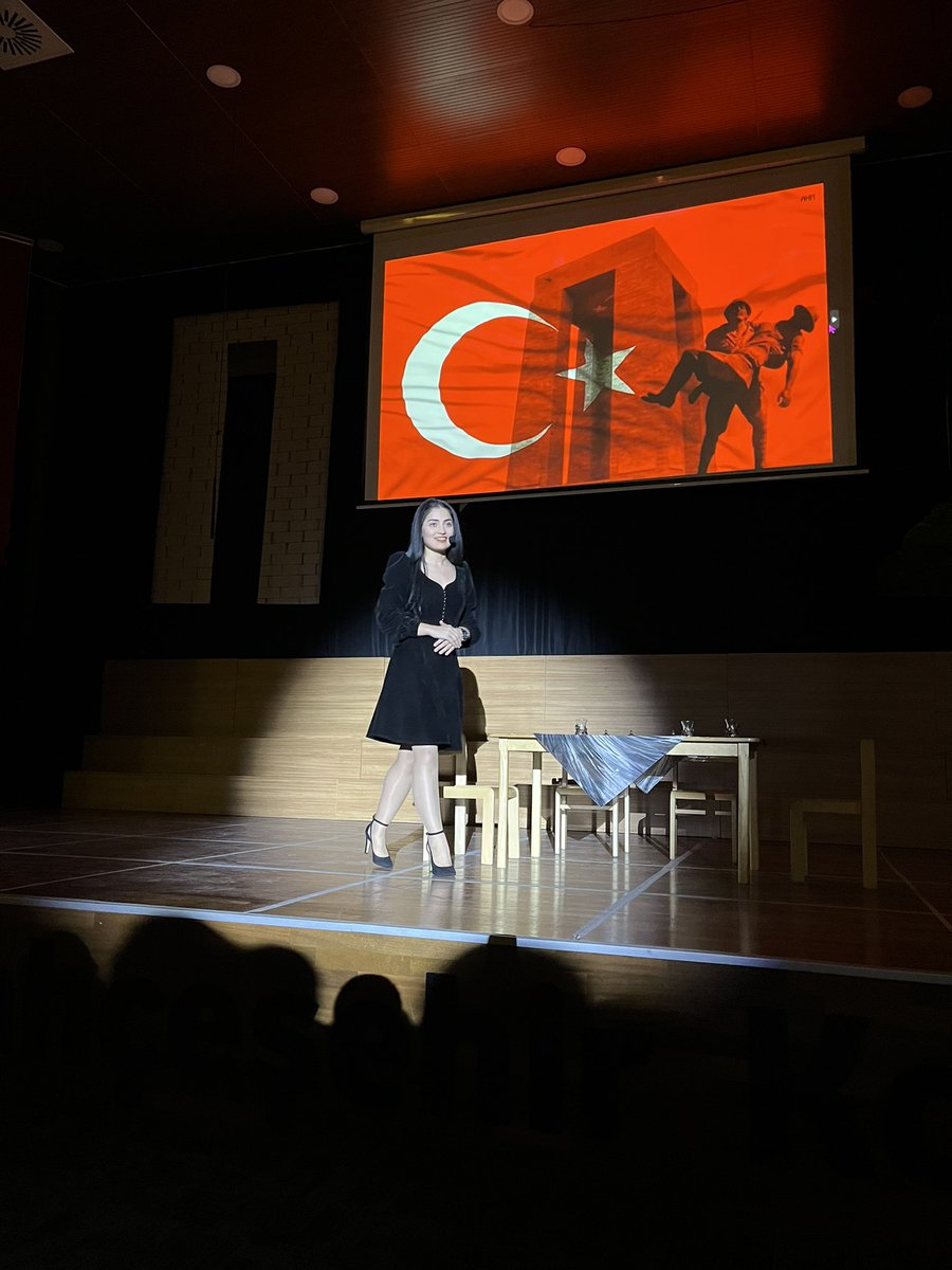 Çanakkale Zaferi’nin 109. yıl dönümünde; tarin en büyük kahramanlık destanlarından birini yazan  Gazi Mustafa Kemal Atatürk ve silah arkadaşlarını saygıyla anıyoruz.

#ÇanakkaleZaferi