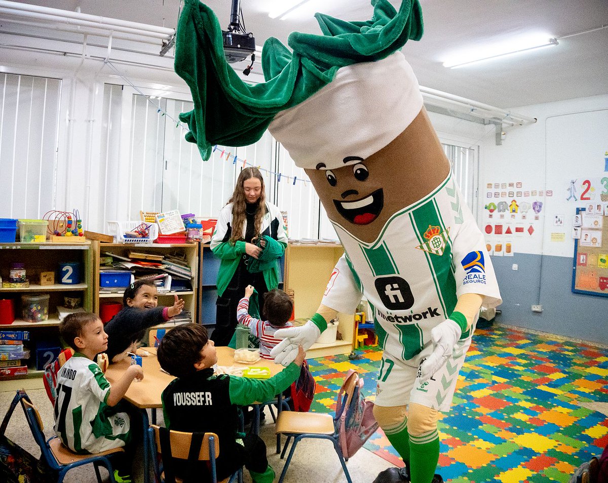 Aramark Spain is partnering with professional soccer team, @RealBetis_en, to promote sustainability and healthy eating among approximately 2,000 kindergarten and primary school students from five schools in Seville.

🔗: aramark.com/newsroom/news/… #AramarkBeWellDoWell