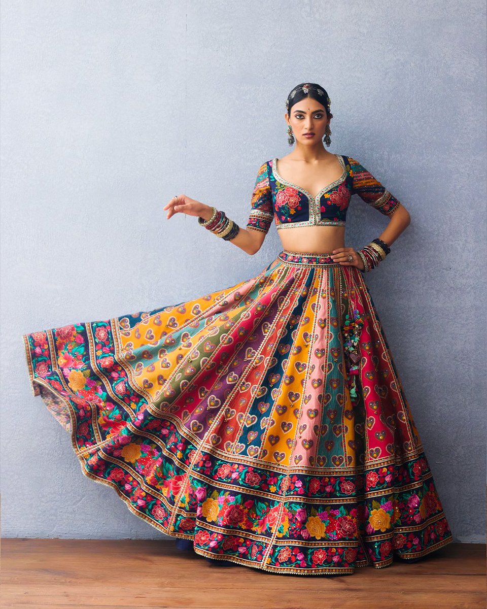 ＵＮＶＥＩＬＩＮＧ
𝐉𝐮𝐥𝐨𝐨𝐬: 𝐀 𝐒𝐮𝐦𝐦𝐞𝐫 𝐎𝐟 𝐋𝐨𝐯𝐞

Now in stores - 𝐊𝐡𝐚𝐧 𝐌𝐚𝐫𝐤𝐞𝐭, 𝐃𝐞𝐥𝐡𝐢
Or SHOP ONLINE at 𝐰𝐰𝐰.𝐭𝐨𝐫𝐚𝐧𝐢.𝐢𝐧

#ToraniIndia #NewCollection #Juloos #ethnicwear #springfashion #springfestive #designersarees #designerlehenga #indian