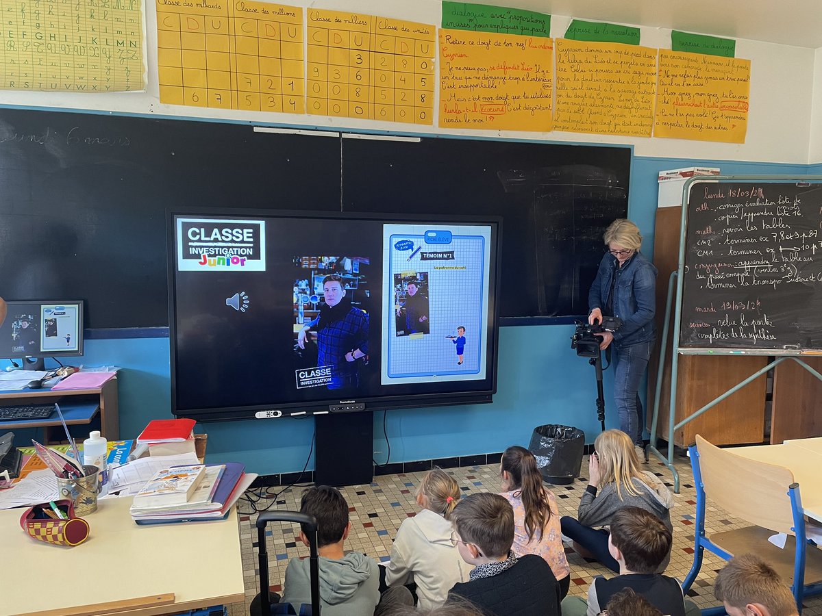 NiogretVitry's tweet photo. C’est parti pour la semaine de la presse à l’école ! Découverte du métier de journaliste grâce au jeu « classe investigation junior » du CLEMI animé par les ERUN. Et cette après midi nous avons France 3 qui fait un reportage sur nous ! #EMI #numeriqueducatif @LeCLEMI @DSDEN51 https://t.co/N7aVI6dprj