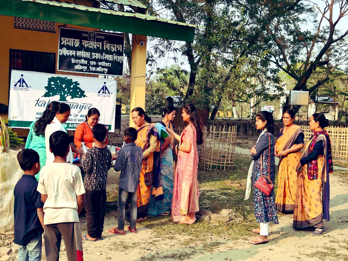 Women Welfare Wing of AAI- #Kalyanmayee members with our employees extending help to orphanage Sinatoli nearby @aailbrairport . A blessed & happy day for children as AAI family contributed stationary, footwear,clothes, fruits and food items. #AAICares
@AAI_Official @aairedner