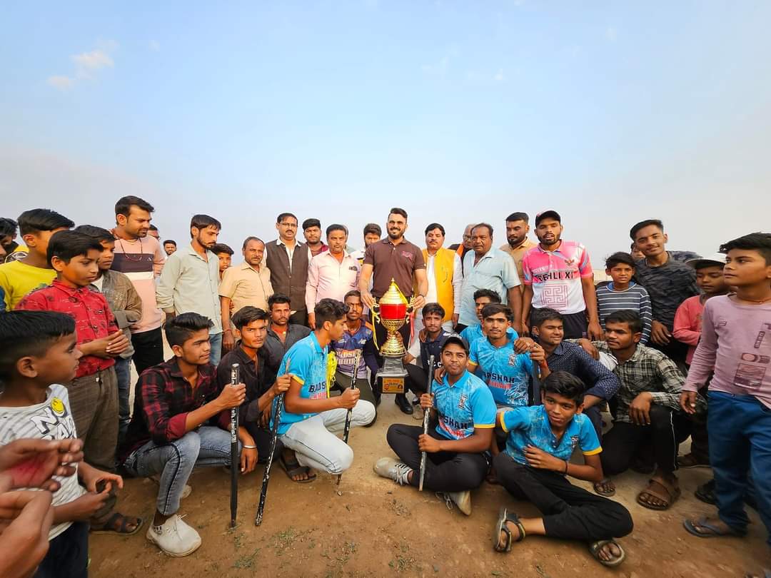 BHARGAVABHISHEK's tweet photo. ग्राम छिरारी मे आयोजित #क्रिकेट प्रतियोगिता के समापन पर #विजेता और #उपविजेता टीम के खिलाडियों को पुरुष्कार वितरित किये। https://t.co/3HTBf4iTny