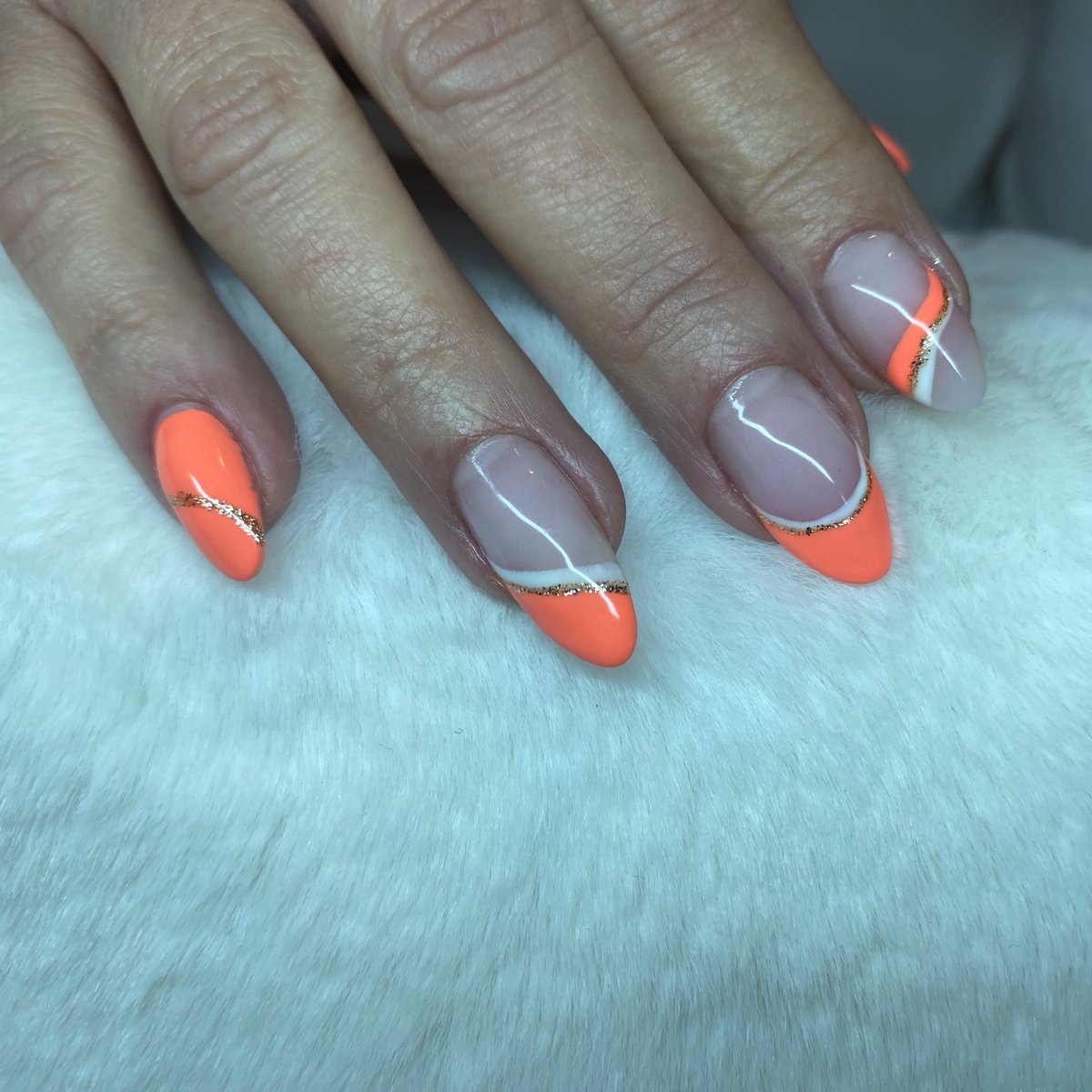 Orange Pop #naildesigns #madamglam #manicurednails #springnails #manicurenails #roundnails #summernails #goldnails #manicure #prettynails  #handpainted #frenchnails #nailart #gelpolish #nailsoftheday #nailswag #almondnails #nails #acrylicnails #shortnails  #orangenails