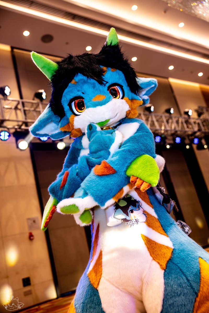 啃啃手指头

📷：<a href="/iambicdf/">阿年菌</a>