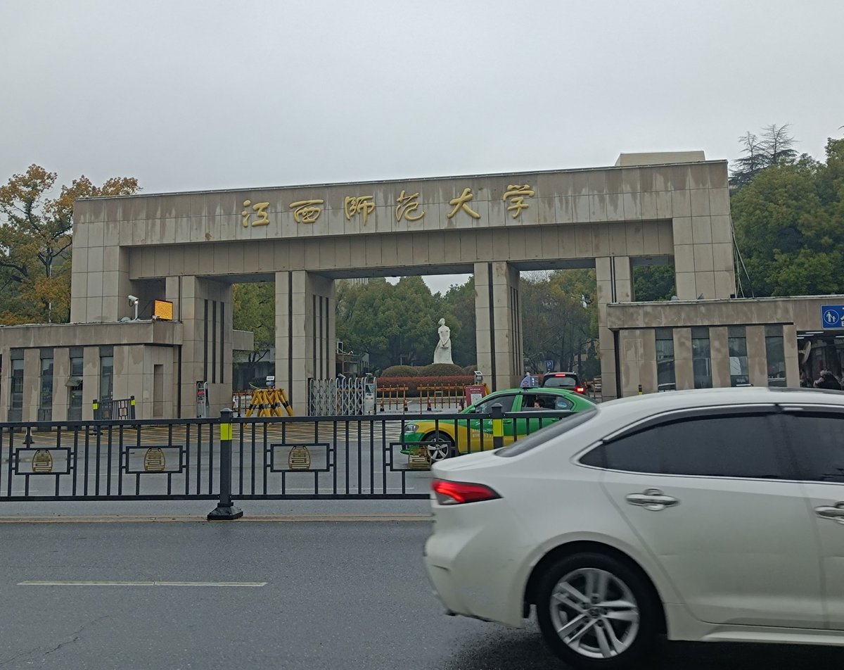 豫章故郡，洪都新府。星分翼轸，地接衡庐。襟三江而带五湖，控蛮荆而引瓯越。--《滕王阁序》
出差南昌，在两个师范生的陪同下，深度领略了一下豫章故郡的风土人情。