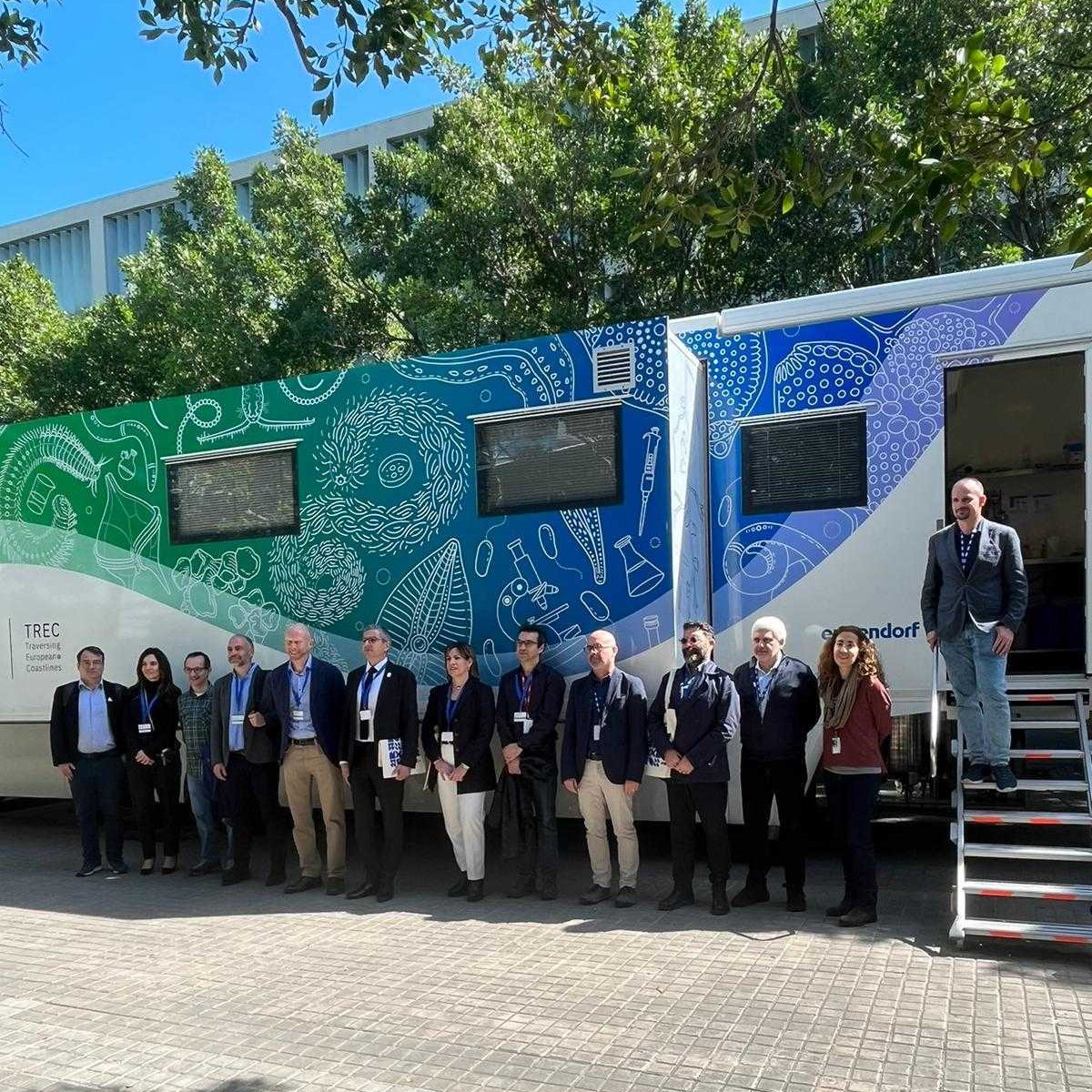 EMBLtrec (@embltrec) on Twitter photo After a welcome by the Director of our local partner <a href="/ICMCSIC/">ICM-CSIC</a> and the Head of <a href="/EMBLBarcelona/">EMBL Barcelona</a>, guests heard about the expedition from @EMBL <a href="/TaraOcean_/">Fondation Tara Océan</a> and <a href="/EMBRC_EU/">EMBRC (European Marine Biological Resource Centre)</a> representatives - followed by the chance to visit EMBL’s Advanced Mobile Lab and the labs on the Tara schooner. After a welcome by the Director of our local partner <a href="/ICMCSIC/">ICM-CSIC</a> and the Head of <a href="/EMBLBarcelona/">EMBL Barcelona</a>, guests heard about the expedition from @EMBL <a href="/TaraOcean_/">Fondation Tara Océan</a> and <a href="/EMBRC_EU/">EMBRC (European Marine Biological Resource Centre)</a> representatives - followed by the chance to visit EMBL’s Advanced Mobile Lab and the labs on the Tara schooner.
