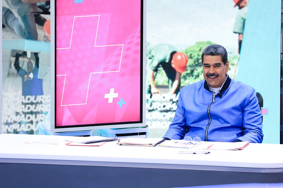 A través de todos los medios el Pdte. @NicolasMaduro nos traerá una nueva edición de su programa ConMaduro+ a las 7:00pm, cargado de alegría, cultura, música y debates para todos los venezolanos. #MáximaFelicidadSocial