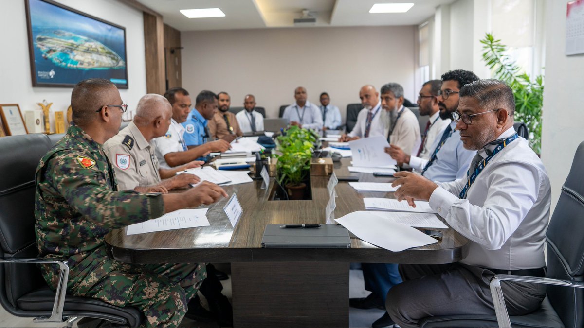 Velana International Airport Security Committee (VIASC) meeting took place today, chaired by our CEO & MD. This committee, a mandatory presence at every airport, guarantees stringent security protocols to safeguard passengers and staff alike.  #AirportSecurity