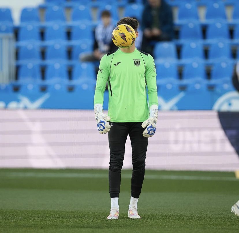 RG_Spain's tweet photo. @alvinabajas Alvaro Abajas portero del @cdleganes con nuestros #RG! 🔝
https://t.co/ho7nVRCkDK
#TeamRG
#Borntobeakeeper
#guantes
#futbol
#gloves
#entreno https://t.co/4qtD5m3IW5