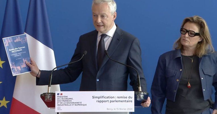 force_ouvriere's tweet photo. #Simplification : le projet de culbute des droits.
Le projet de loi de « simplification » pour les entreprises devrait a priori être présenté au Parlement avant l’été. Mais autant dire que ce projet #Pacte2 a tout pour inquiéter les travailleurs...
>> https://t.co/xV1j9z7FvP https://t.co/DRULJrIRD5
