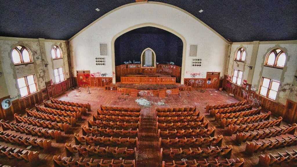 PropertyGuru369's tweet photo. When Thousands of Churches Close, What Happens to That Real Estate? 

A new book called "Gone for Good" looks at the ways that an estimated 100,000 closing churches could be reused for public good in the future. https://t.co/CpQxTSQSP7