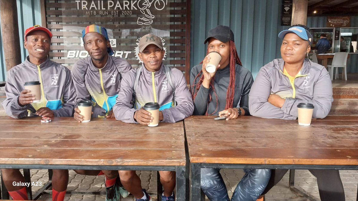 SAForTheLongRun's tweet image. This weekend was incredible! 🏃‍♂️💪 Lucky took on Reddam House's fun run, supported by our amazing crew. Together, they're prepping for Comrades Marathon. Special thanks to Reddam House, Totalsports, and Fair Cape Shuttles. Here's to making every step count! #ForTheLongRun