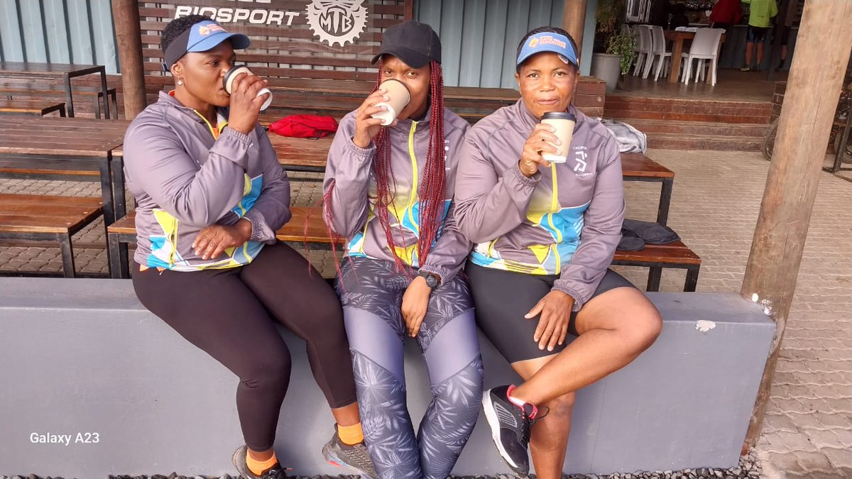 SAForTheLongRun's tweet image. This weekend was incredible! 🏃‍♂️💪 Lucky took on Reddam House's fun run, supported by our amazing crew. Together, they're prepping for Comrades Marathon. Special thanks to Reddam House, Totalsports, and Fair Cape Shuttles. Here's to making every step count! #ForTheLongRun