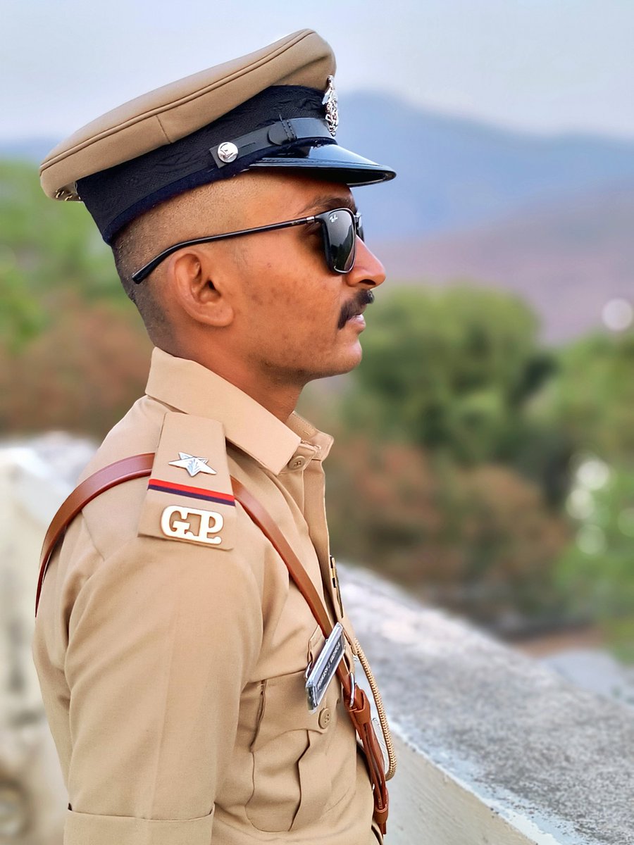 A Uniform remind us that we are part of something bigger than ourselves 💫⭐️💥💥💥...!!!

#PoliceService #UniformPride #CommunityProtection

 #gujaratpolice 🇮🇳
 #ASI ⭐️ 
#assistant_sub_inspector  🚔 🚨 👮 
#police #khakhi #khakhee #vardi #policeuniform #policeofficer #ptcjunagadh