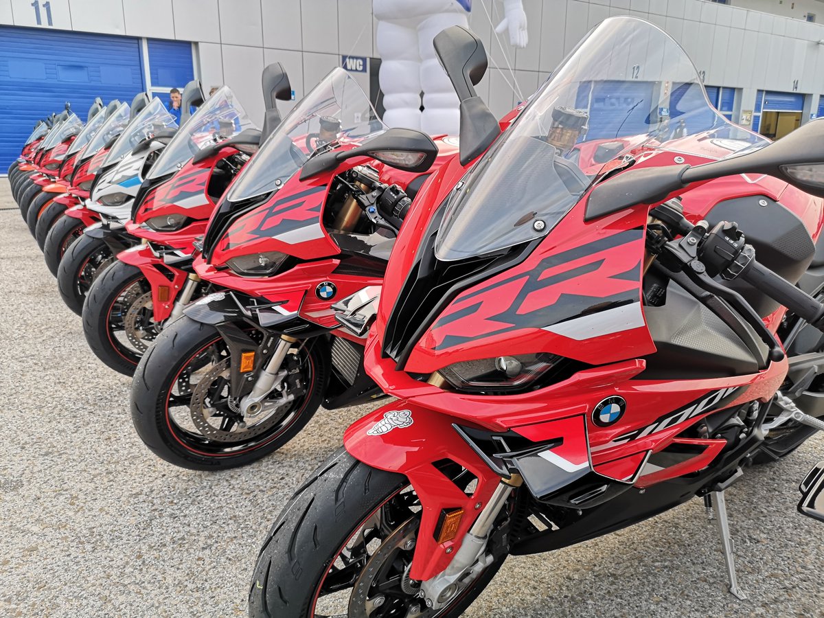 We've just got back from Jerez, Spain where we tested the new <a href="/MichelinTyres/">Michelin UK</a>  Power 6 and Power GP2 back to back on the track. Both are excellent tyres but the GP2 is a superb ride-to-the-track, 🏁the trackday, ride home again option.

💪--> twotyres.co.uk/product/michel…