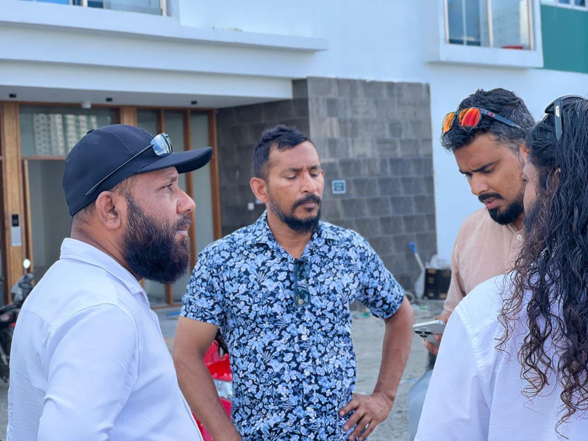 Muhuthaaru's tweet photo. DhiveheengeRaajje Majlis2024 Inguraidhoo Dhaairaage PPM PNC ge faraathun vaadha kuravvaa candidate Ibrahim Falah ge campaign door to door harakaaiy 
📍Hulhumale &amp; phase 2
 #D2dDay4
#Falah2024
#DhiveheengeRaajje
#CandidateNo1
#InguraidhooDhaaira https://t.co/P7rjrXza7W