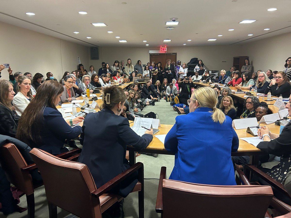'#Afghan women journalists are not victims – we are heroes” – a side-event during the #CSW68, hosted by @IMSforfreemeedia,  @UNESCO @EU_FPI @UNWomen @SIDA and @AmnestyInternational, shed light on the situation of female media workers and journalists. 👉shorturl.at/nrDEQ