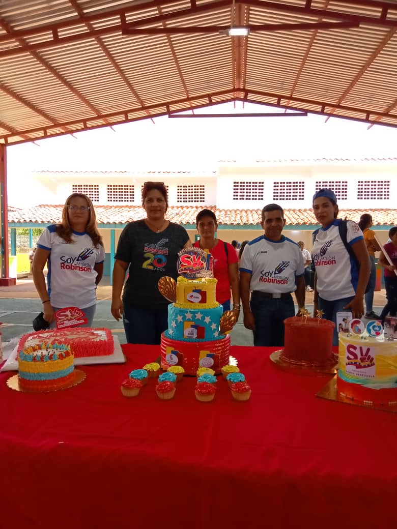 SoyRobinsonBoli's tweet photo. Municipio Piar, Con Jornada de Amor en Acción a todos los Brigadistas del Mov. Somos Venezla G.  Acompañando Viceministro del proceso Social Del Trabajo, junto Autoridades Estadales, Municipales del Sistema de Misiones y Grandes Misiones.

#MáximaFelicidadSocial

@NicolasMaduro https://t.co/Jk1NJZJUyc