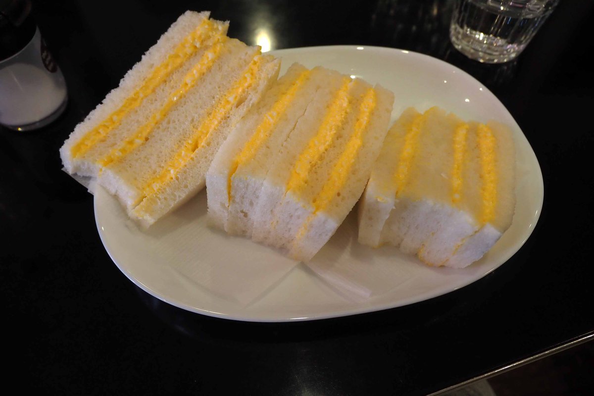 ooqihama1's tweet image. 本日は在宅勤務!長い会議の前に、笹塚甲州街道沿いの #妙高そば さんで鍋焼きうどんのお昼ご飯♪大きな海老天も入っていて本当美味しいなぁ。食後の珈琲は笹塚駅前の老舗喫茶 #PLAIN さんへ♪珈琲1杯のつもりが13時までやっているモーニングから卵サンドとホットサンドも注文!相変わらず絶品ですなぁ!