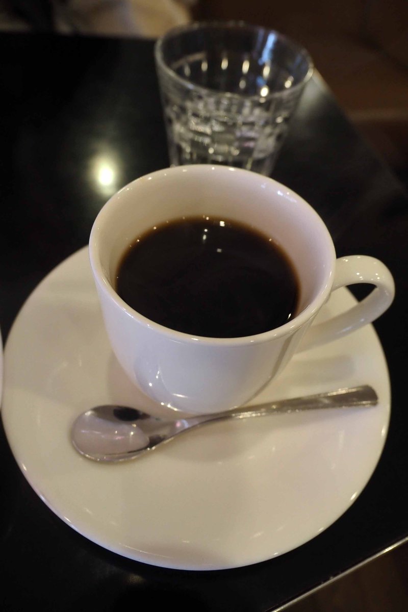 ooqihama1's tweet image. 本日は在宅勤務!長い会議の前に、笹塚甲州街道沿いの #妙高そば さんで鍋焼きうどんのお昼ご飯♪大きな海老天も入っていて本当美味しいなぁ。食後の珈琲は笹塚駅前の老舗喫茶 #PLAIN さんへ♪珈琲1杯のつもりが13時までやっているモーニングから卵サンドとホットサンドも注文!相変わらず絶品ですなぁ!