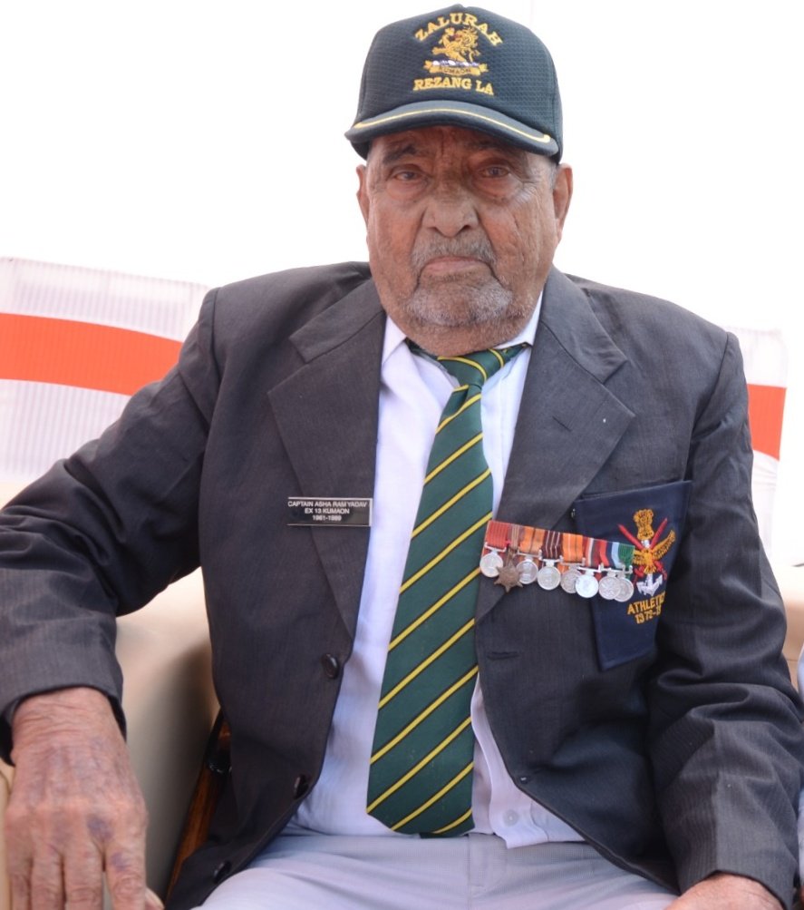 A sad news, we lost Honorary Captain Asha Ram of 13 Kumaon, a survivor of Rezang La. Today at the age of 83 he left us to join his band of brothers of Charlie Company in the heavenly abode. I had an honour to speak with this brave soul. Om Shanti 🙏🏻🌸 #Rezangla #1962War