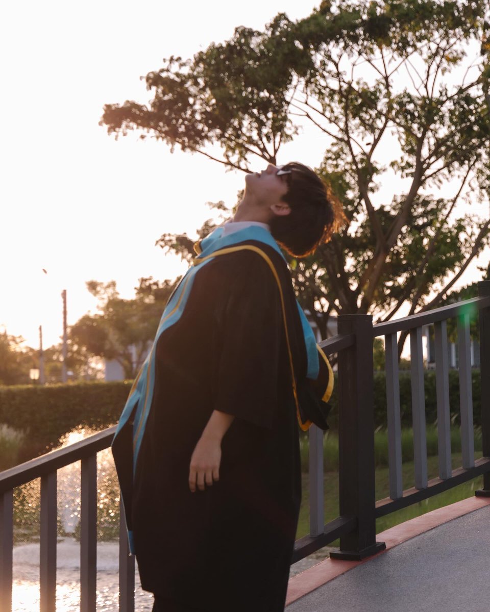 Drake_Laedeke's tweet image. I GRADUATED!!

🗓️ 29th March 2024
🕒 12:00-16:00 PM
📍University of the Thai Chamber of Commerce (UTCC)