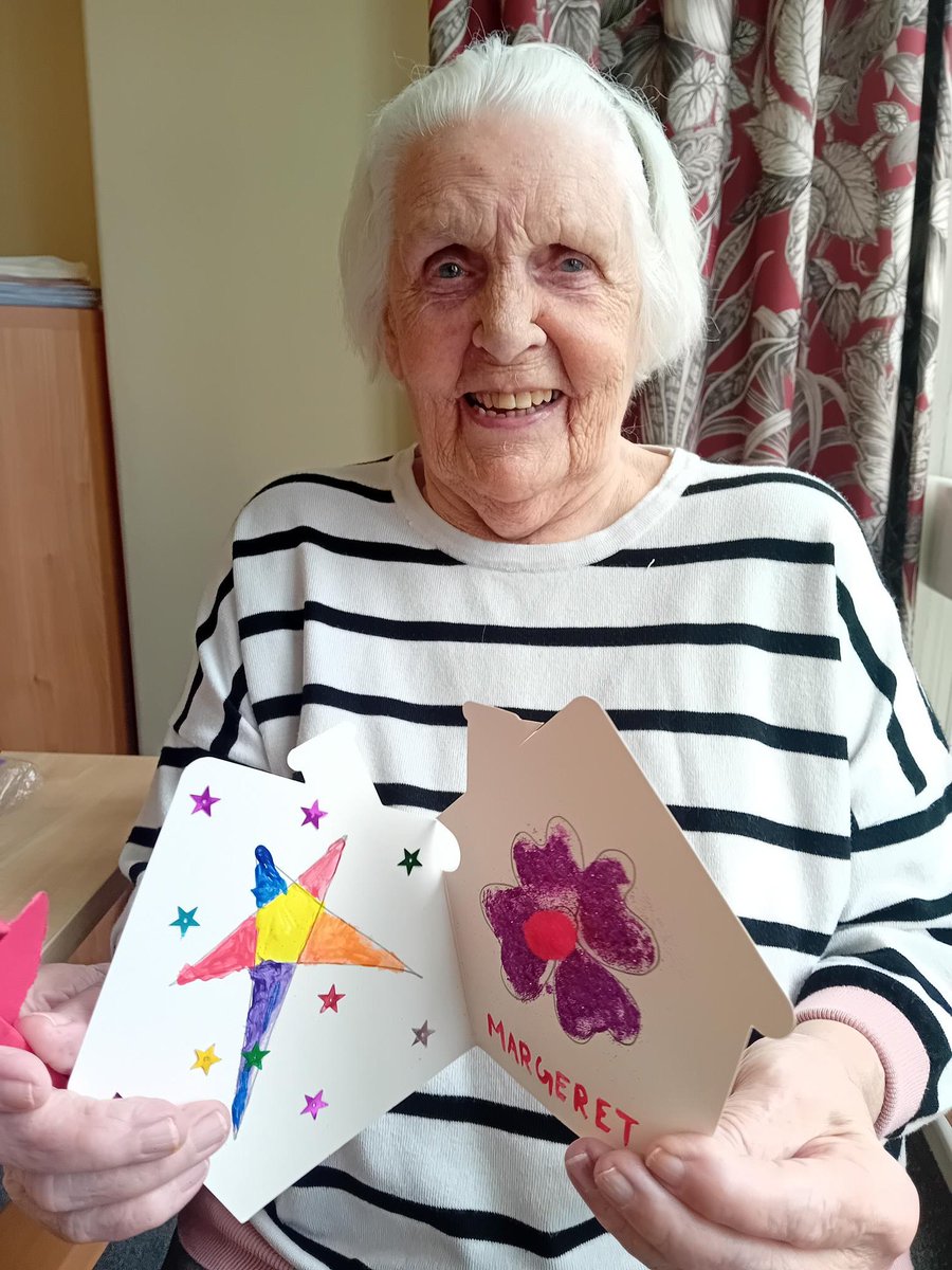 BorrageHouse's tweet photo. Had fun this arts and crafts this morning making cards 🖌️🎨 https://t.co/JqKML28pRh