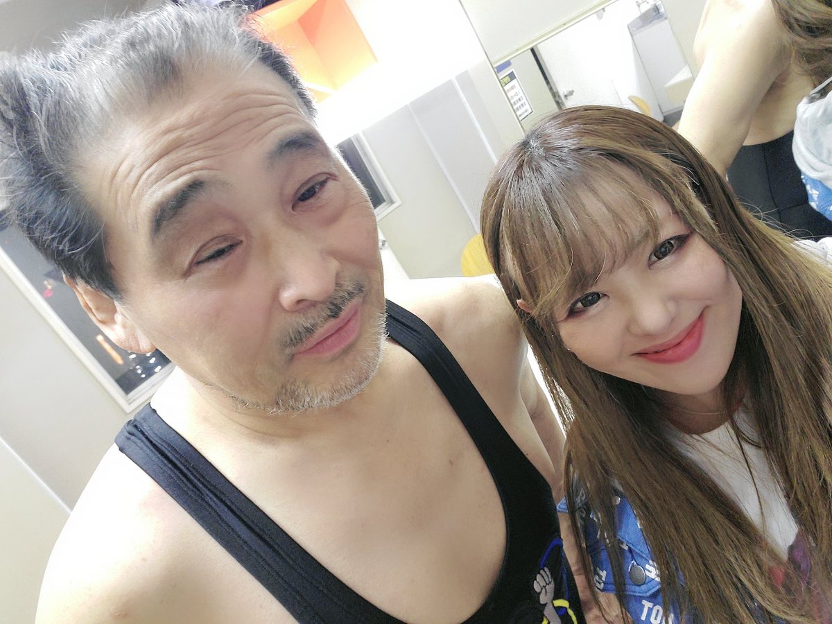 CHIHARUcs's tweet photo. 谷津さん「千春デカくなったたな！」
私「鍛えているんで！」 
谷津さん「そうか！」

・・・酒太りがバレずに済みました💦笑

でも、腹筋と腕は毎日鍛えています💪

 #SPWF
 #prhot
 #hotシュシュ
 #シュシュカメラ https://t.co/BNGCAYKOKx