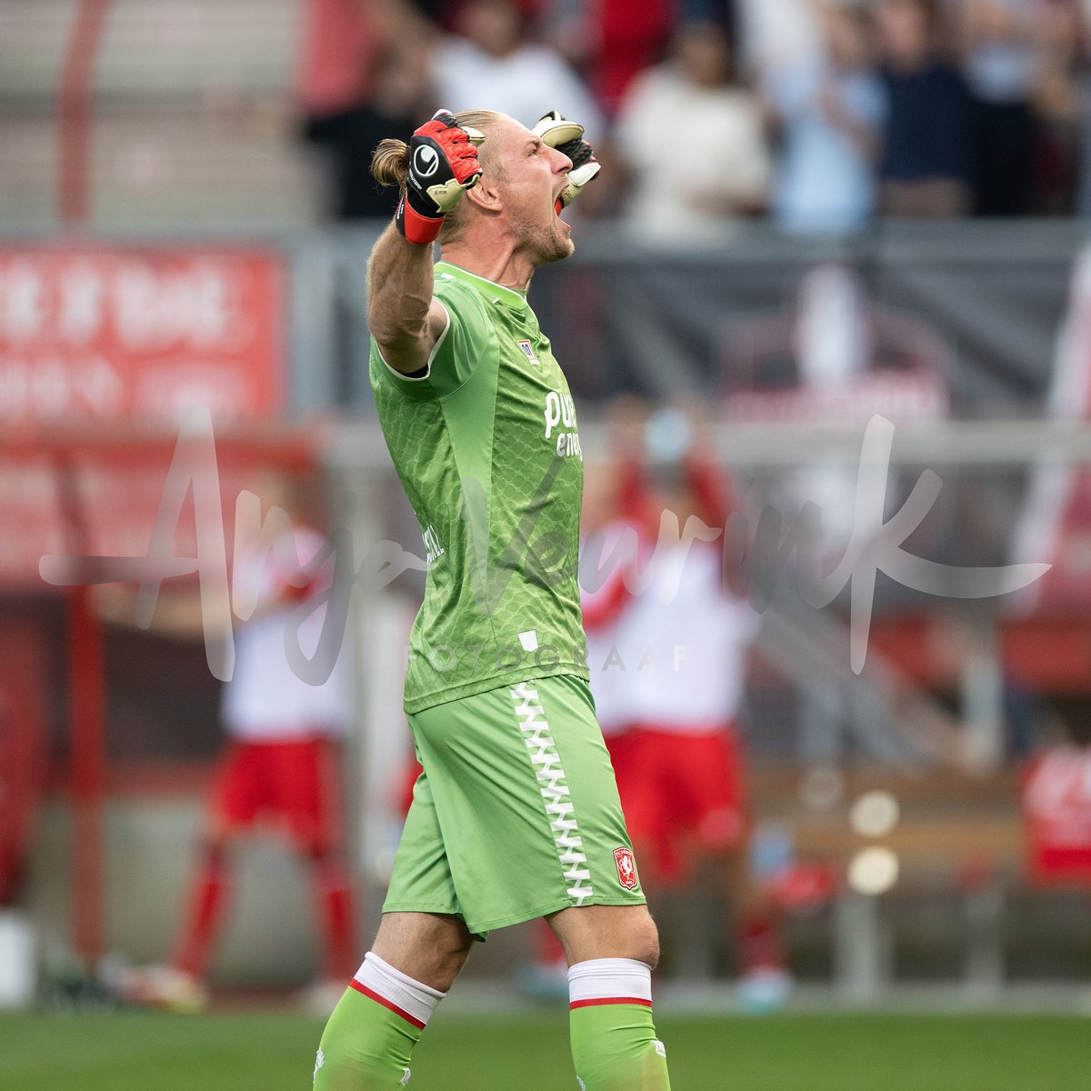 anjaveurink's tweet photo. https://t.co/SD7rjuIRsl. Wat een keeper #larsunnerstall #psvtwe @fctwente #fctwente #debeste 🔴👊 https://t.co/3jHQUrwgpw 🍀 https://t.co/ZsnnrjNrID