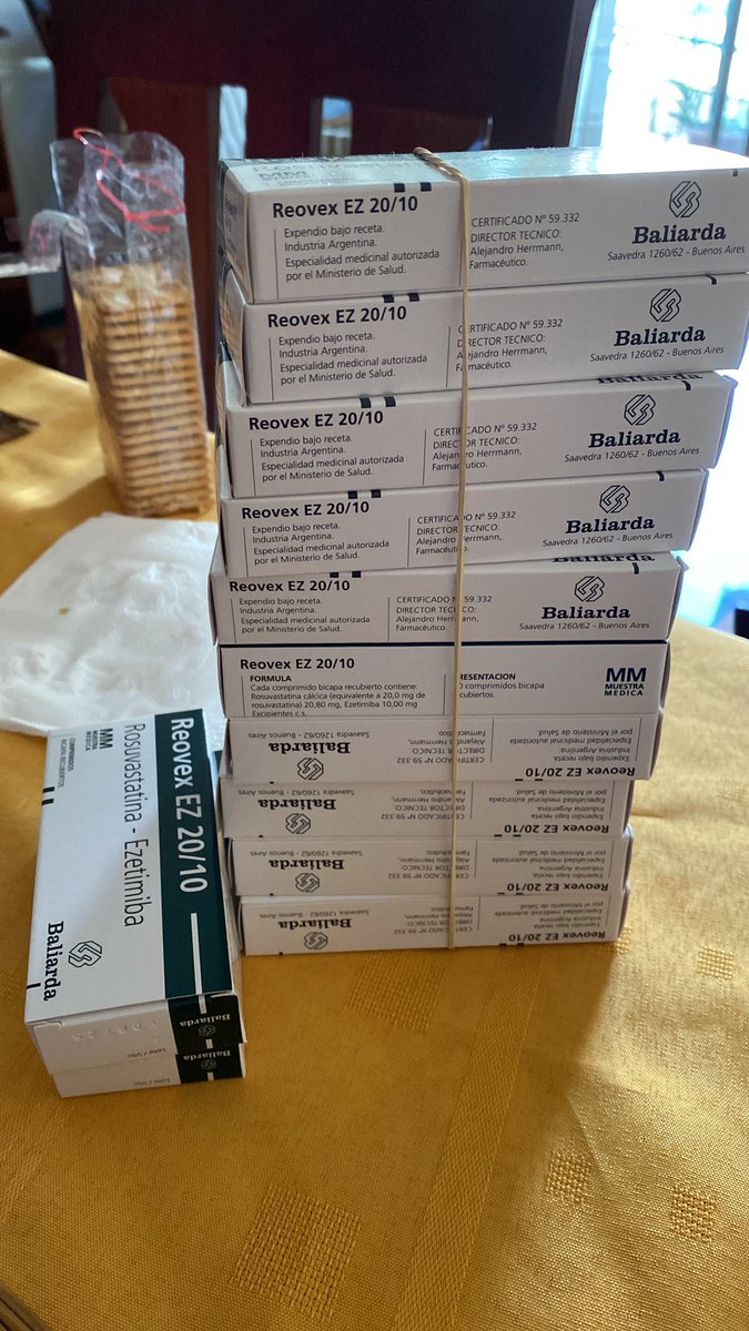 Amigues, si alguien toma esta medicación para el colesterol ( Rosuvastatina- Ezetimiba) y no está pudiendo comprarla me avisa. A mi mamá le regalaron 50 cajas (muestras médicas) y no las va a utilizar. Claro que son gratis. Si lo difunden, buenísimo!